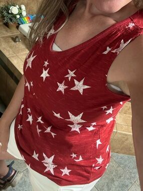 Red Star-Print V-Neck Sleeveless Top
